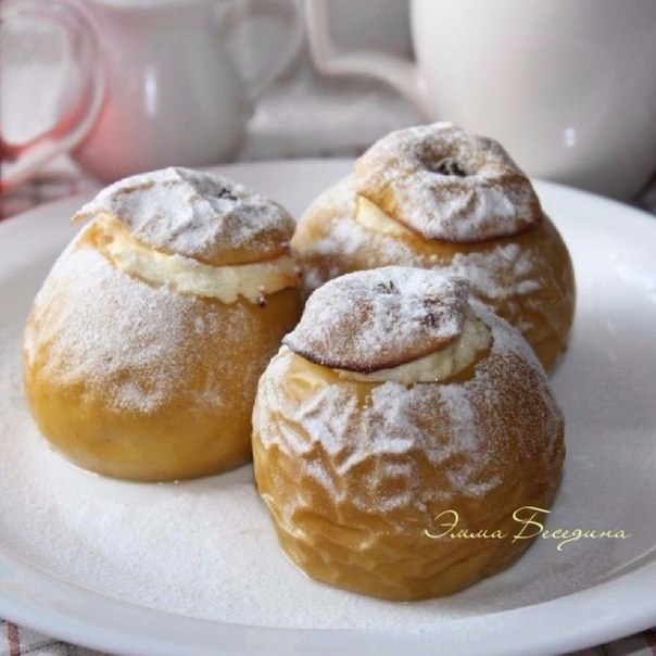 Запеченные яблоки с творогом и изюмом