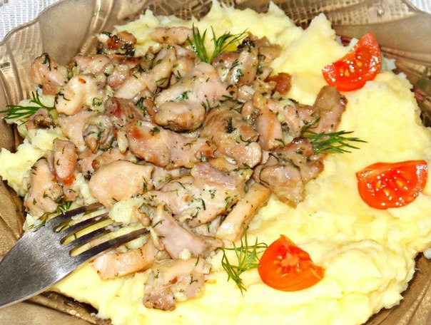 Куриное филе с чесноком и сыром.Вкуснятина!Готовится быстро,куриное мясо получается очень мягким и н Куриное филе с чесноком и сыром.Вкуснятина!Готовится быстро,куриное мясо получается очень мягким и н