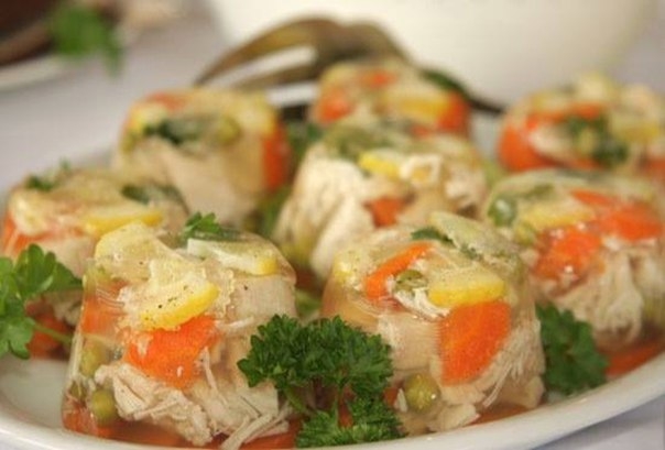 Холодец из курицы с зеленью