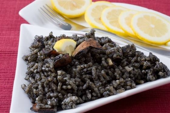 КАЛЬМАРЫ С РИСОМ В ЧЕРНИЛАХ