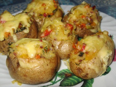 Картофель, фаршированный сыром