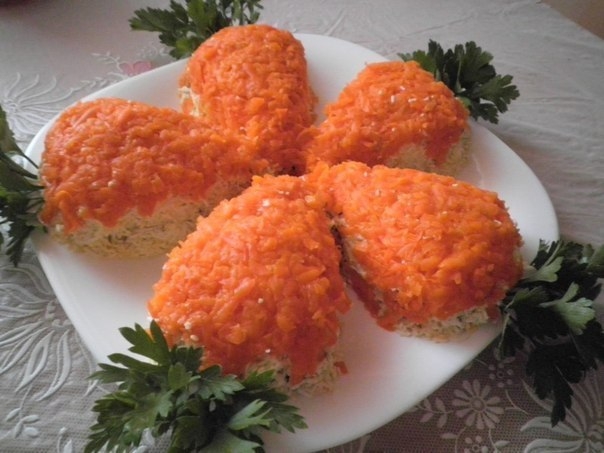 Салат с куриным филе и грибами &ldquo;Морковки&rdquo;