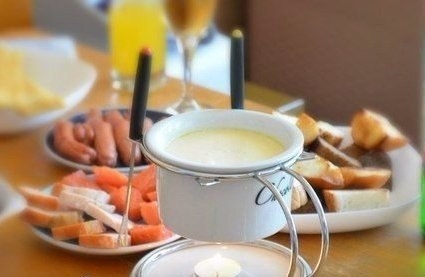 Швейцарское сырное фондю. Швейцарское сырное фондю.