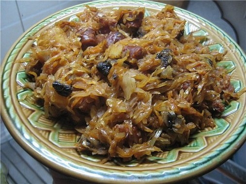 Капуста тушеная с мясом и грибами (бигос)