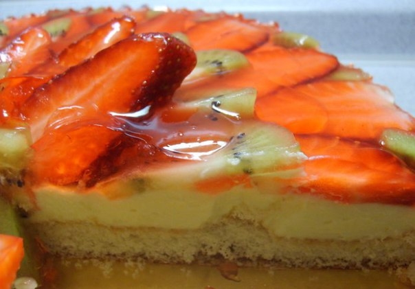 Торт-желе с киви и клубникой Торт-желе с киви и клубникой