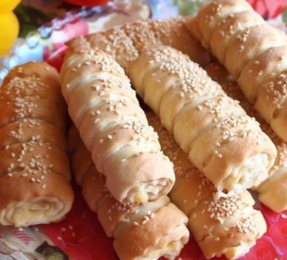 Трубочки с курицей и плавленым сыром