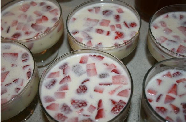 Бланманже с клубникой