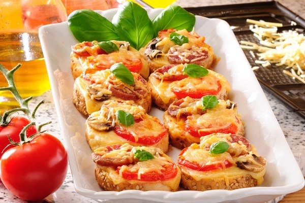 САМЫЕ ВКУСНЫЕ ГОРЯЧИЕ БУТЕРБРОДЫ НА ЗАВТРАК. ВКУСНЯТИНА)