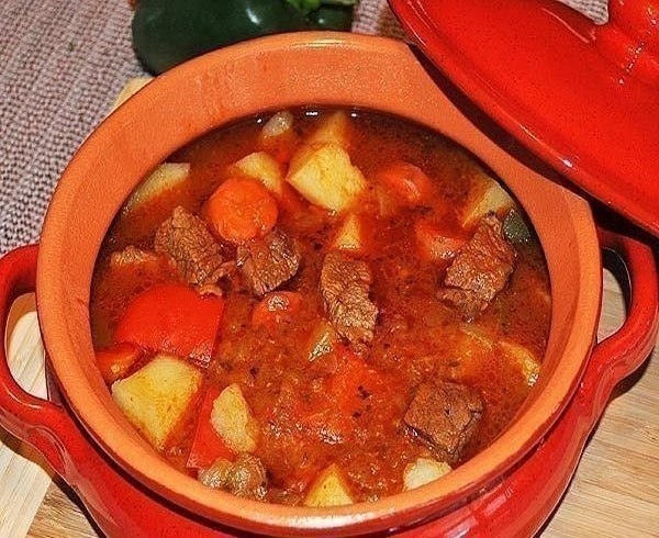 Гуляш в горшочках!
