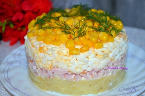 Салат с карбонатом и кукурузой