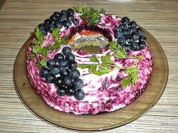 Салат Черная гроздь