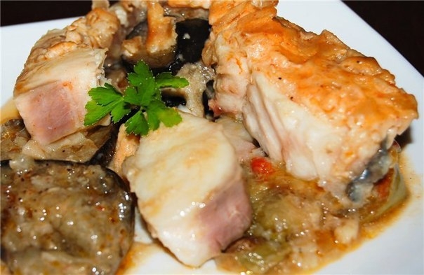 Сом в сметане с овощами Сом в сметане с овощами