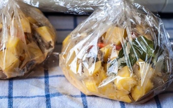 Запеченная картошечка с грибами и сметаной в рукаве Запеченная картошечка с грибами и сметаной в рукаве