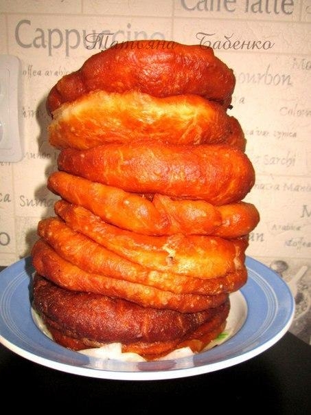 Любимые беляши моего мужа, в диаметре 14-15см, очень вкусно.