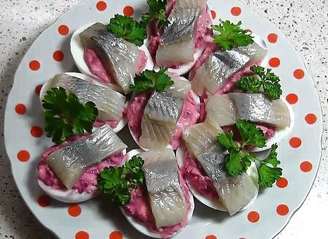 Ленивая шуба! Немного отличается по вкусу от традиционной сельди «под шубой», но салат по-своему хор Ленивая шуба! Немного отличается по вкусу от традиционной сельди «под шубой», но салат по-своему хор