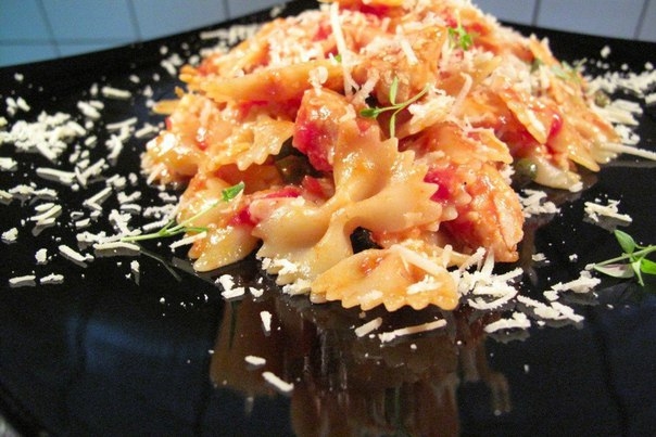 Макароны с соусом из белой морской рыбы