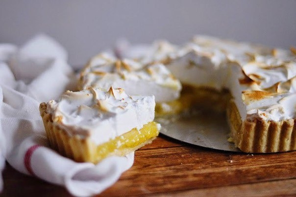 Лимонный пирог с меренгой.
