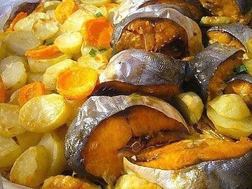 РЫБА С КАРТОФЕЛЕМ, ЗАПЕЧЕННЫЕ В «РУКАВЕ» РЫБА С КАРТОФЕЛЕМ, ЗАПЕЧЕННЫЕ В «РУКАВЕ»