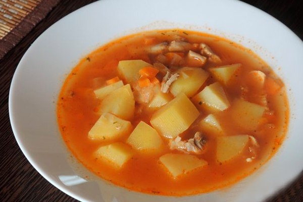 Лёгкий борщ с курицей.