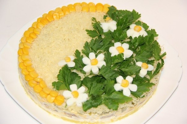 Салат 'Фантазия' с курицей.