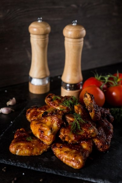 Куриные крылышки в томатном соусе Куриные крылышки в томатном соусе