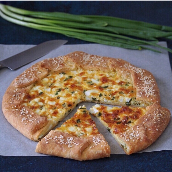 Галета с яйцом, сыром и зеленым луком Галета с яйцом, сыром и зеленым луком