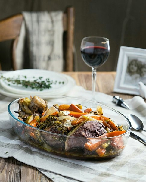 Петух (или хорошая курица) в вине Петух (или хорошая курица) в вине