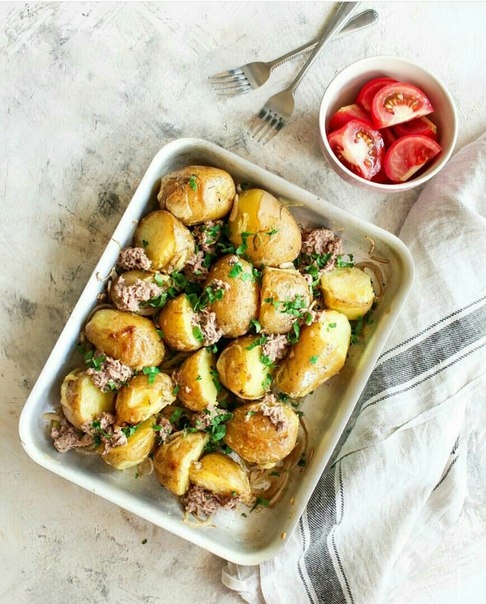 Запечённый картофель с тунцом