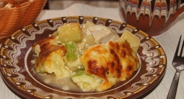 Курица с кабачком и картофелем в сливках