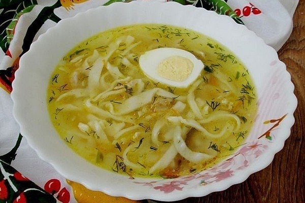 КУРИНЫЙ БУЛЬЙОН С ЯЙЦОМ И ЛАПШОЙ КУРИНЫЙ БУЛЬЙОН С ЯЙЦОМ И ЛАПШОЙ
