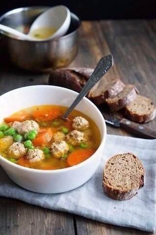 Прозрачный суп с фрикадельками Прозрачный суп с фрикадельками