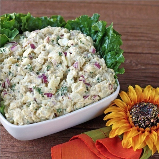 Картофельный салат с красным луком и петрушкой Картофельный салат с красным луком и петрушкой