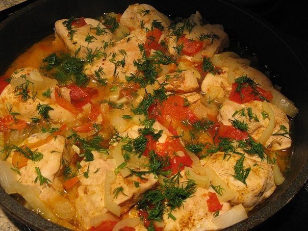 Куриная грудка с перцем и овощами