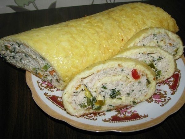 Сырно яичный рулет с куриным фаршем