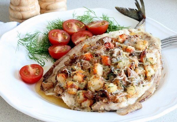СКУМБРИЯ ЗАПЕЧЁННАЯ С ЛИСИЧКАМИ