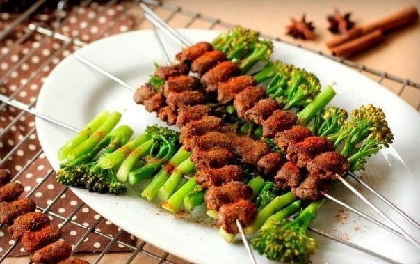 Куриные сердечки на шпажках