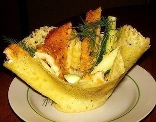 СЫРНЫЕ КОРЗИНОЧКИ С САЛАТОМ