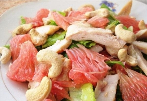 Салат из куриной грудки и грейпфрута Салат из куриной грудки и грейпфрута
