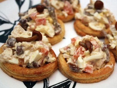 Тарталетки с куриным салатом Тарталетки с куриным салатом