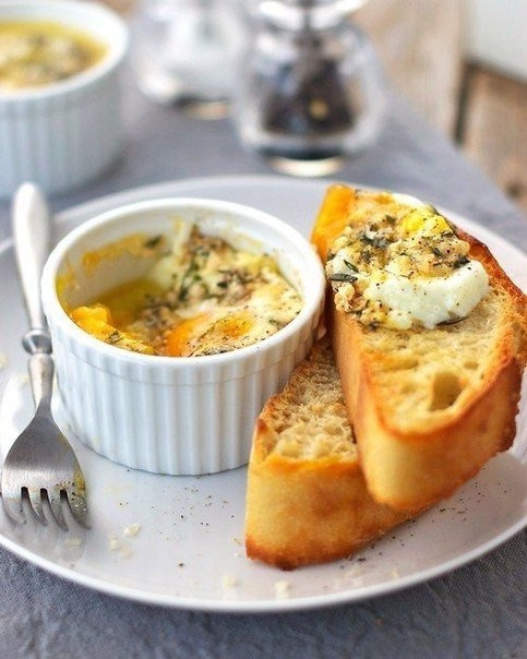 Яйца, запеченные с сыром
