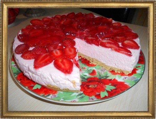 ЛУБНИЧНЫЙ ЧИЗКЕЙК.