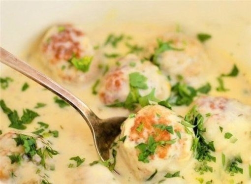 Легкие тефтели с начинкой и вкусным соусом Легкие тефтели с начинкой и вкусным соусом