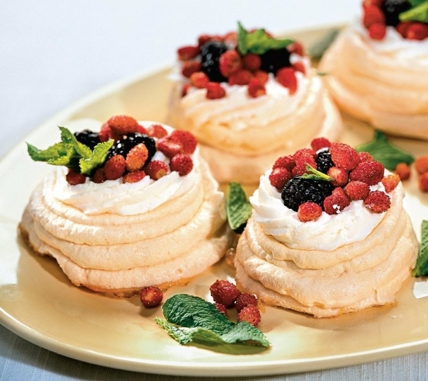Меренги с земляникой Меренги с земляникой