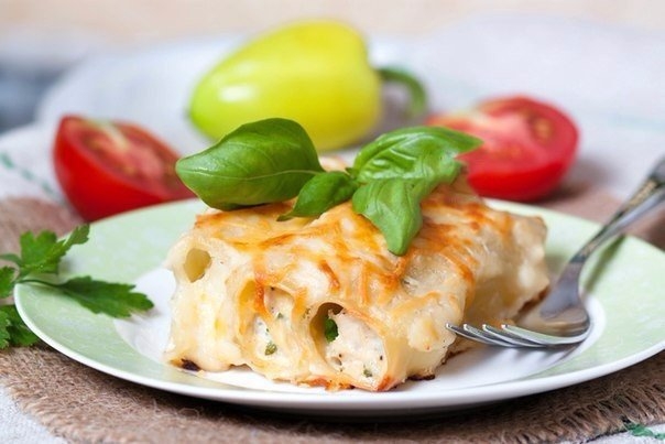 Каннеллони, фаршированные сыром.