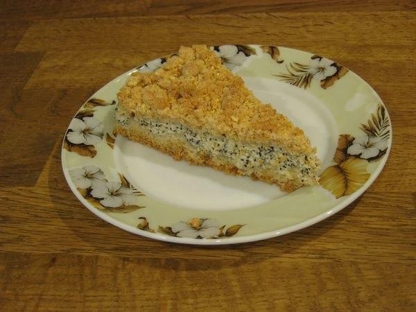 Песочный пирог с начинкой из мака и творога.