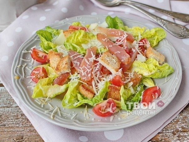 Салат Цезарь с курицей