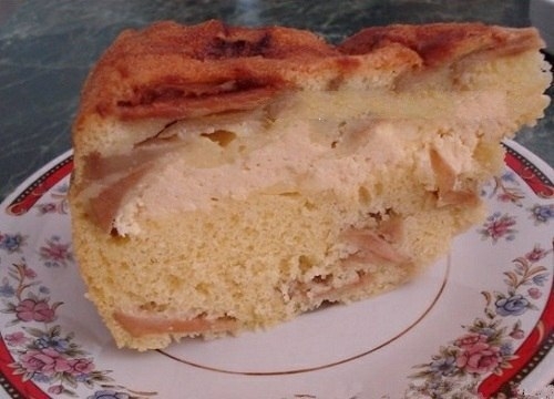 Шарлотка с яблоками, с какао и маком в мультиварке.