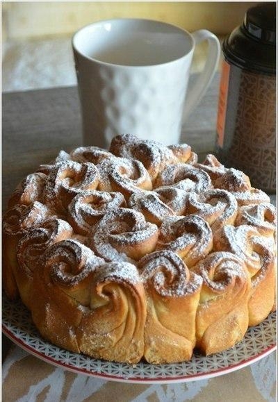 Булочный пирог- букет роз.