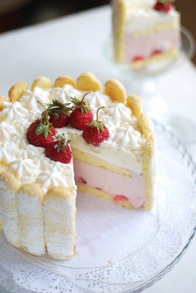 Клубничная шарлотта