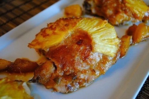 Ароматная курица, запеченая с ананасом и картофелем